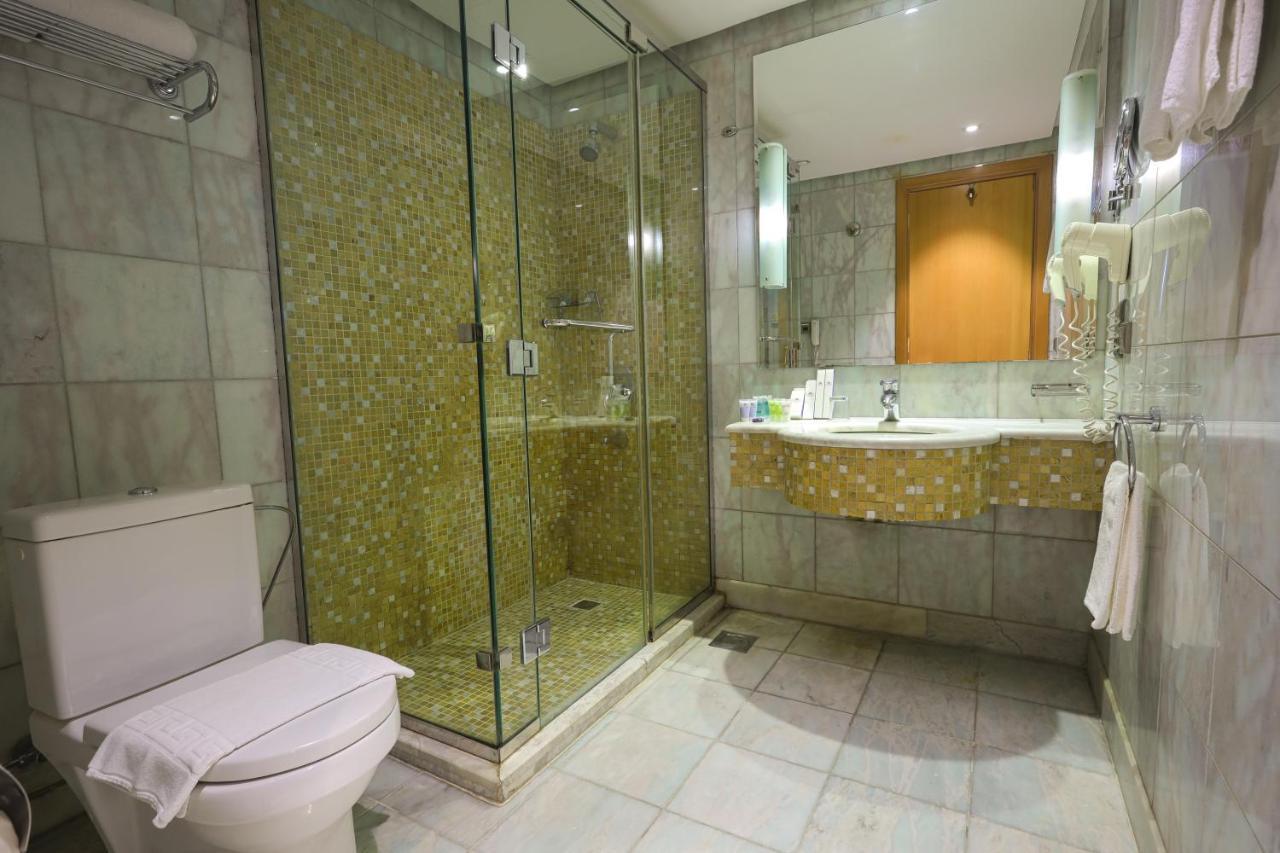 อีลาฟ ออล มาชาเออร์ โฮเต็ล มากกาห์ Hotel Mecca ภายนอก รูปภาพ A bathroom at the hotel