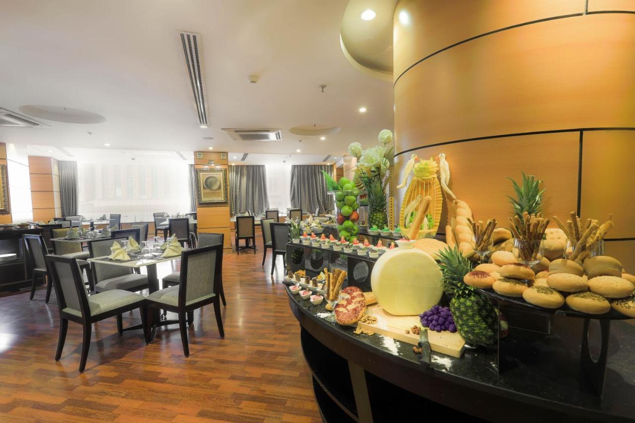 อีลาฟ ออล มาชาเออร์ โฮเต็ล มากกาห์ Hotel Mecca ภายนอก รูปภาพ The hotel's restaurant