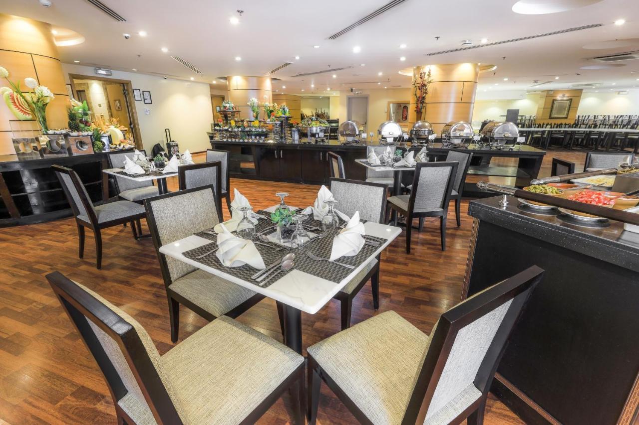อีลาฟ ออล มาชาเออร์ โฮเต็ล มากกาห์ Hotel Mecca ภายนอก รูปภาพ The hotel's restaurant
