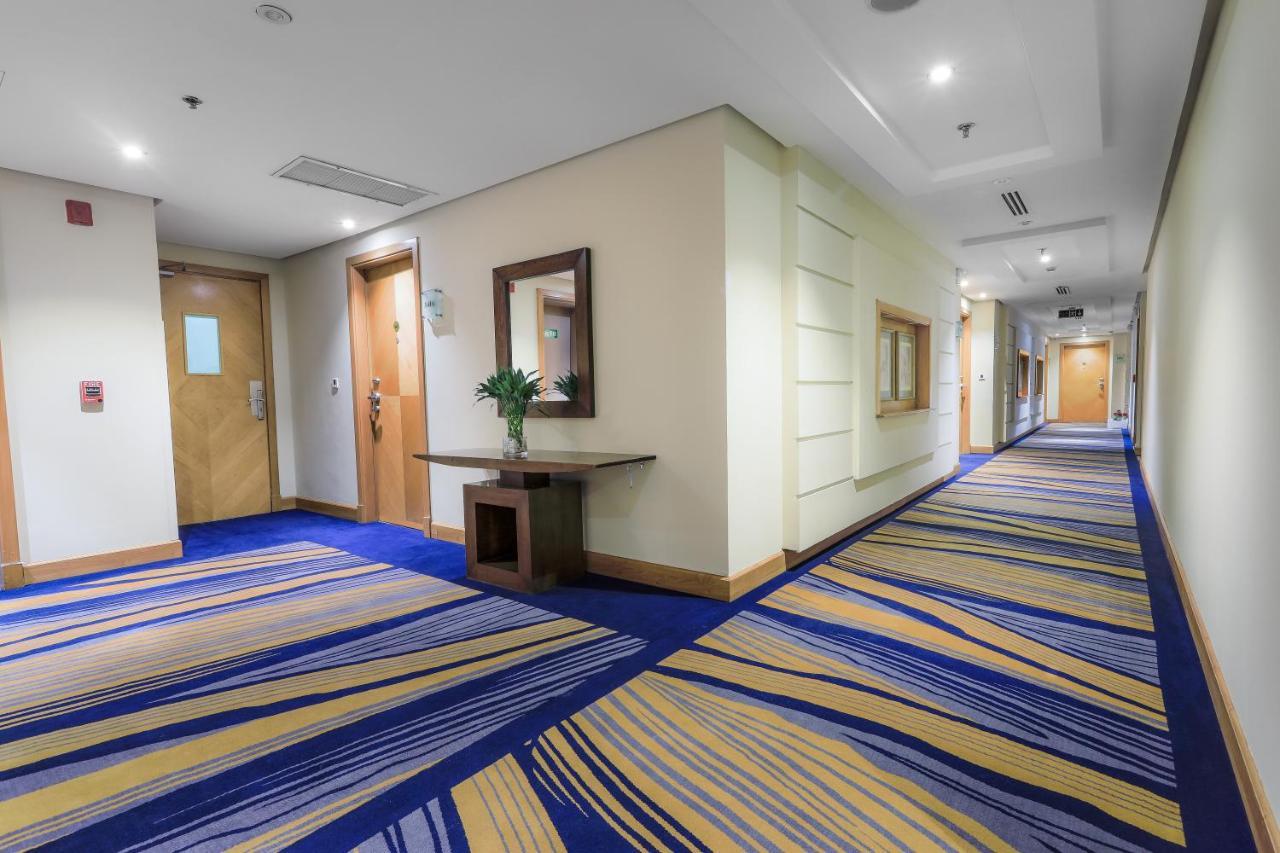 อีลาฟ ออล มาชาเออร์ โฮเต็ล มากกาห์ Hotel Mecca ภายนอก รูปภาพ A corridor in a modern hotel