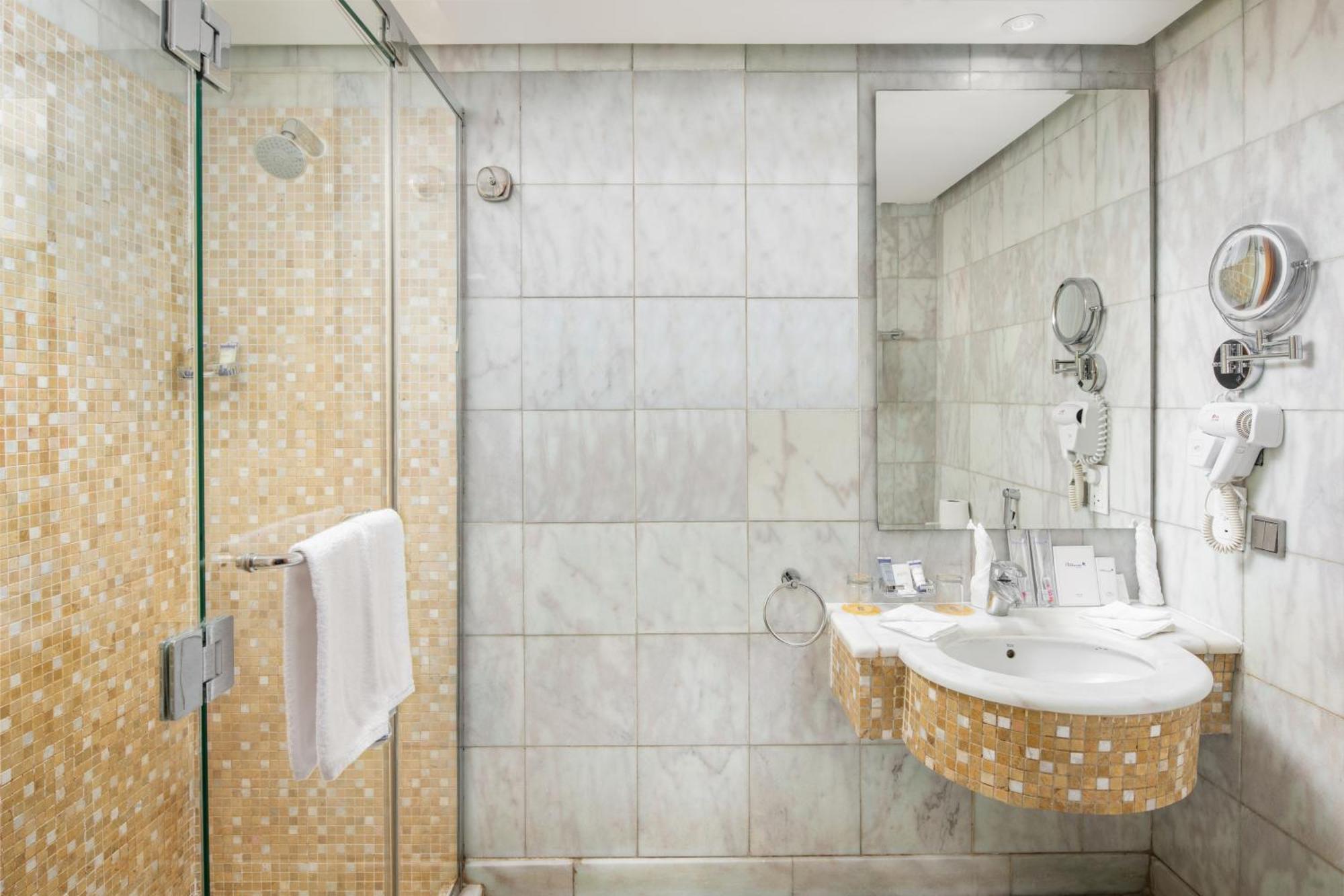 อีลาฟ ออล มาชาเออร์ โฮเต็ล มากกาห์ Hotel Mecca ภายนอก รูปภาพ A bathroom at the hotel