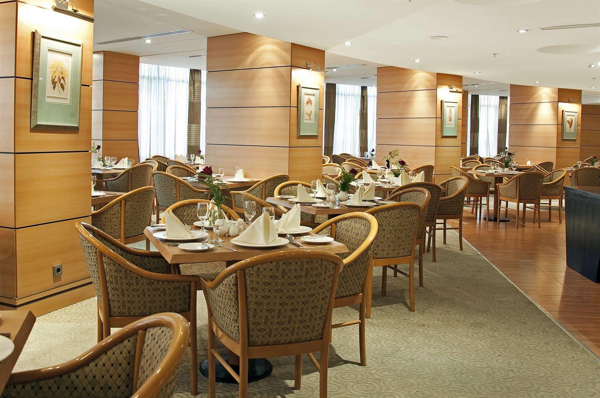 อีลาฟ ออล มาชาเออร์ โฮเต็ล มากกาห์ Hotel Mecca ภายนอก รูปภาพ The restaurant