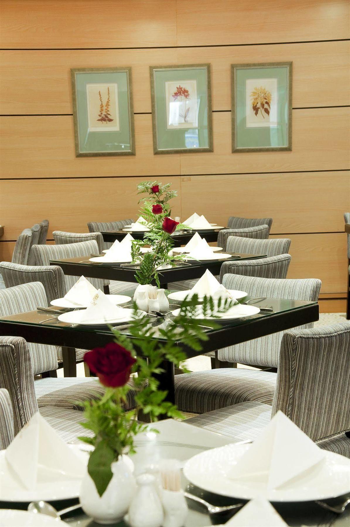 อีลาฟ ออล มาชาเออร์ โฮเต็ล มากกาห์ Hotel Mecca ภายนอก รูปภาพ The restaurant