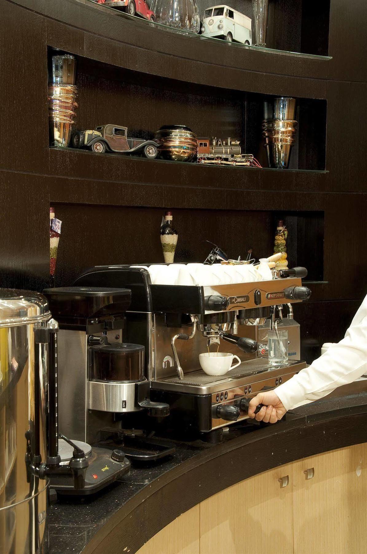 อีลาฟ ออล มาชาเออร์ โฮเต็ล มากกาห์ Hotel Mecca ภายนอก รูปภาพ Espresso machine
